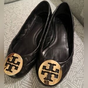 TORY BURCH BENTON QUILTED LEATHER BALLET FLATS IN PERFECT BLACK AND GOLD 6.5